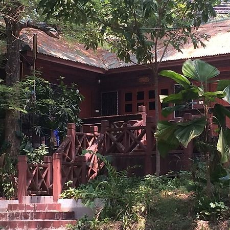 Ban Suan Klang Muang Resort 매홍손 외부 사진