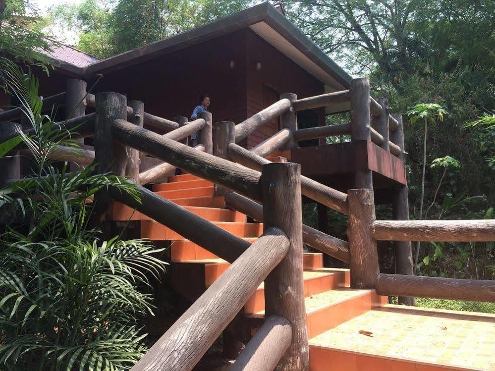 Ban Suan Klang Muang Resort 매홍손 외부 사진